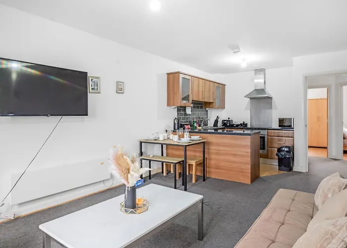 Center Base Spacious With Secure Parking *