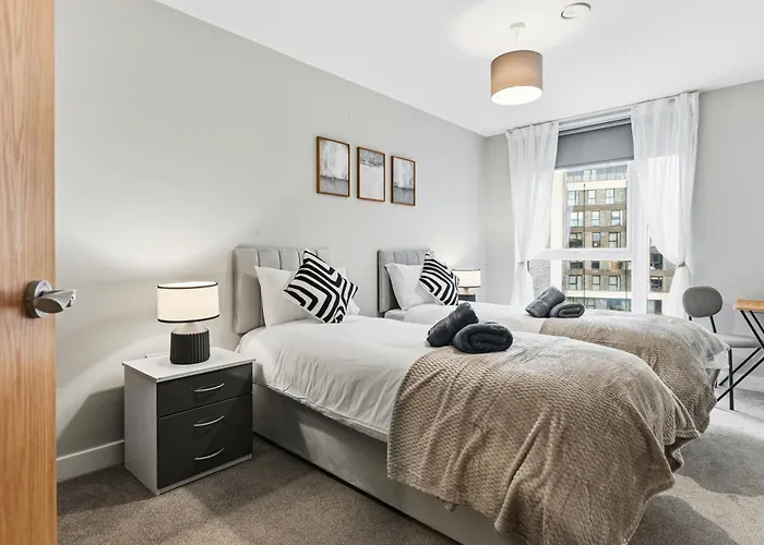 Lux 2bd, Free Parking & Wifi, Near Mcr Center And Media Apartment *