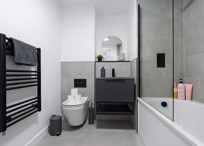 Apartament 2 Bedroom - Old Trafford - Balcony - Free Parking