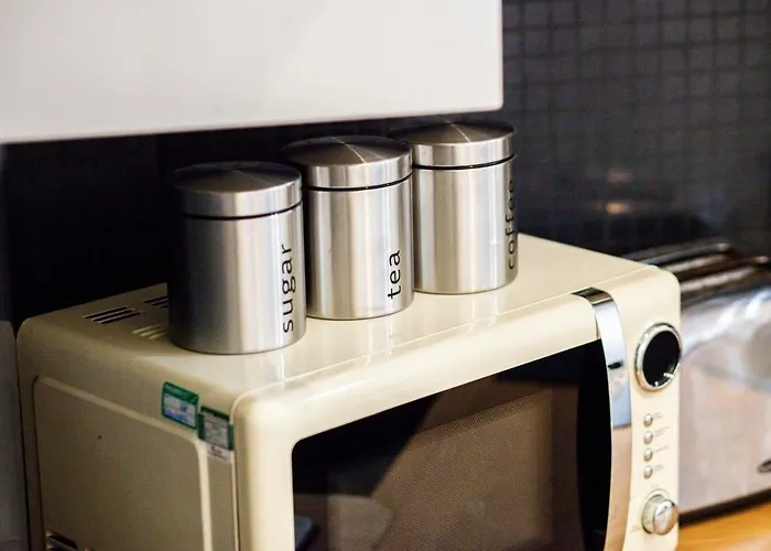 Spacious 4 Bedroom House With Pacman,darts, Netflix By Vista Short Lets Manchester