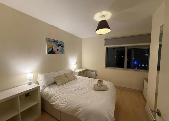 Spacious 2-bed In Centre