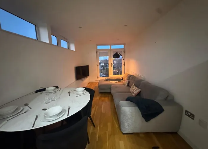 Apartment Ideally Located Didsbury Chorlton Gated Parking - Pass The Keys Manchester