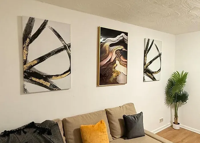 Get Lizzy City Centre Gem Next To Shudehill *