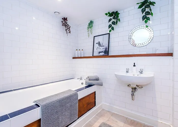 Modern 2br Flat For 4 Full Kitchen Apartment *