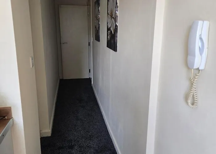 Charming 1Br Retreat With Garden & Wifi 公寓 曼彻斯特