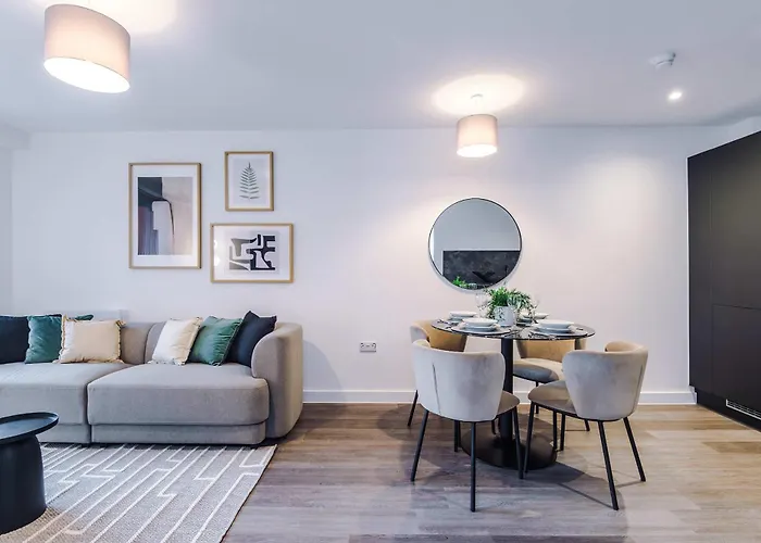 Apartament Modern 2br W Secure Parking Salford