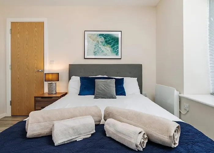 The Haven - 2 Bed Cozy - Sleeps 6 - Private Parking *