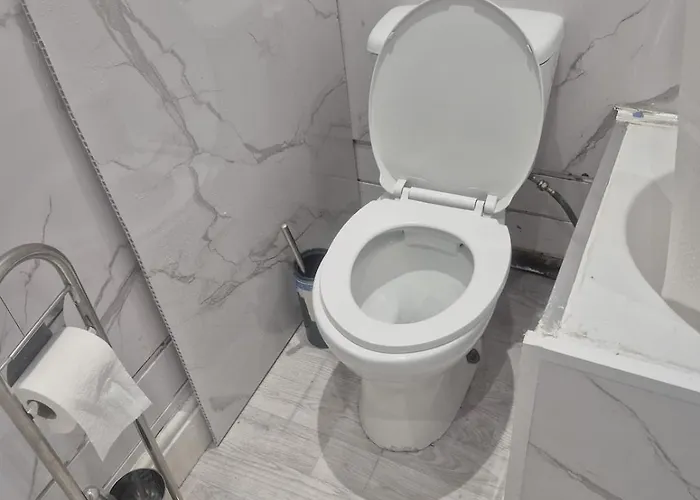 Moston Two Bedroom Greater شقة *