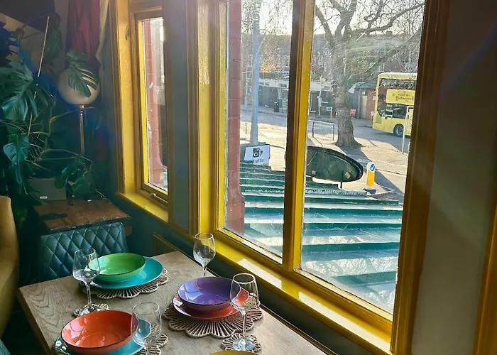 Vibrant 3 Bedroom Art Duplex Spacious & Unique Apartment Manchester