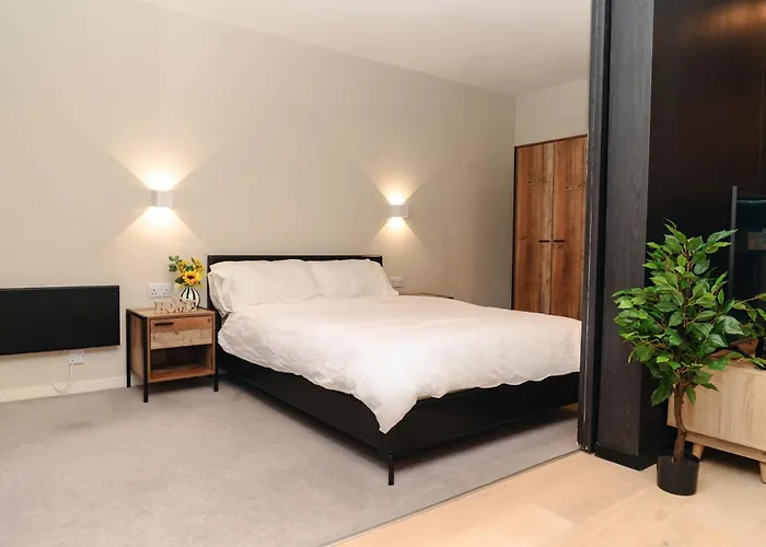 Stylish 2bed Balcony & View Centre Апартаменты