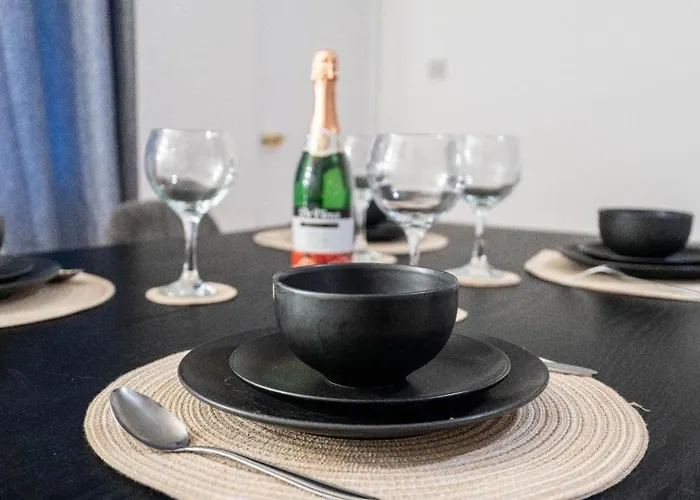 Lavish & Comfy - Contractors And Long - Close To Piccadilly & Etihad - Fast Speed Wi-fi - Sleep 7 *