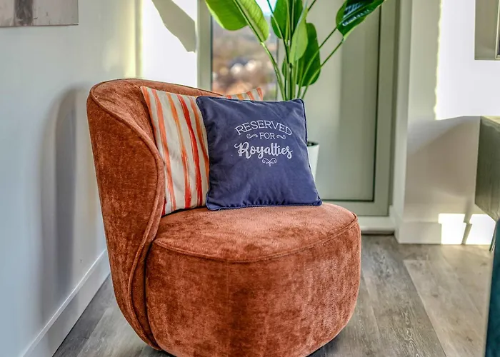 The Trafford Centre - City View - Close To Airport - Sleeps 6 * Манчестер