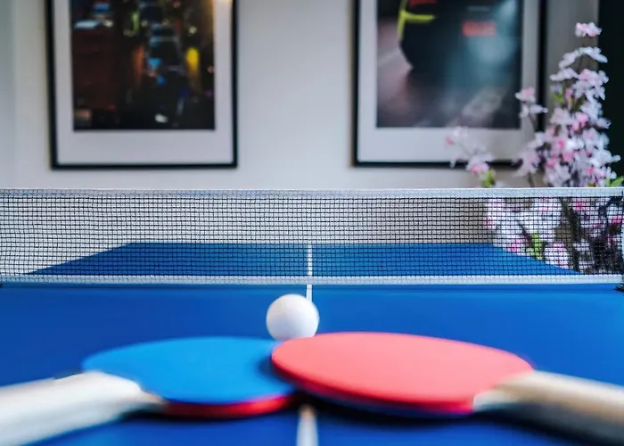 Stylish Home, Sleeps 7, Pool Table, Free Parking, Free Wi-fi, Full Kitchen, Perfect For Groups Apartman *