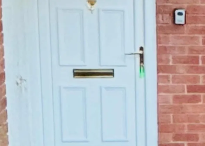 Luxury 2-bed Apartment,office With Built-in Tv King Bed, Private Entrance And Free Parking Manchester