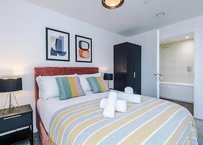 View With Pool Apartman Manchester