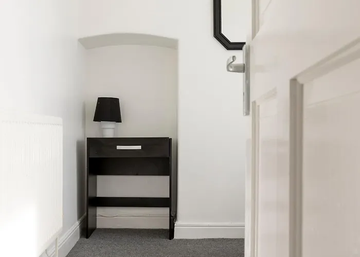 Διαμέρισμα Free Parking, Large House For Contractors & Families, Sleeps 6, 15mins To Centre *