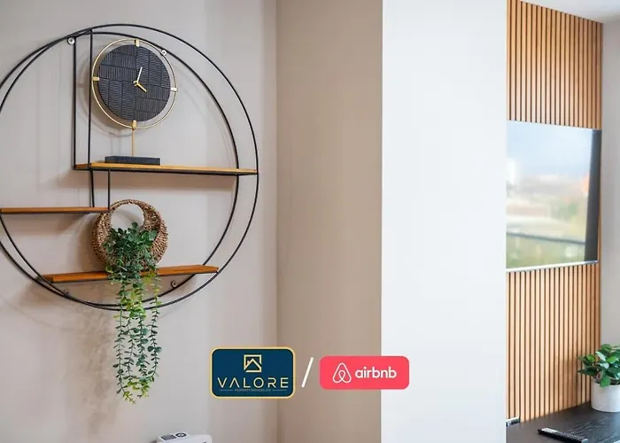 Apartament Luxury Waterfront 2br - Free Gym Access & Parking