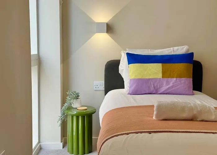 Boutique Centre Apartment, Balcony, Parking