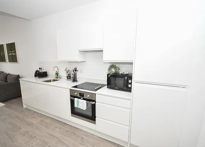 Spacious & Bright 1bed Nr Etihad Stadium Daire *