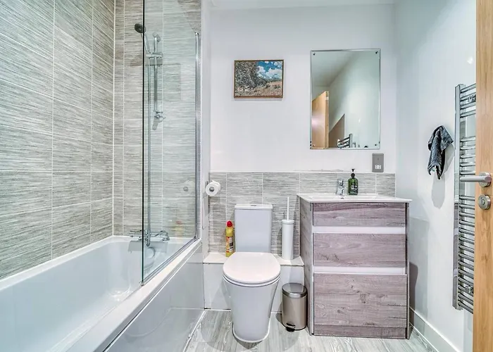 City View Apartment Near Manchester City Centre Апартаменты *