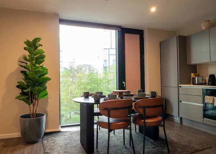 Equinox 5 Mins From Victoria Station 아파트 *