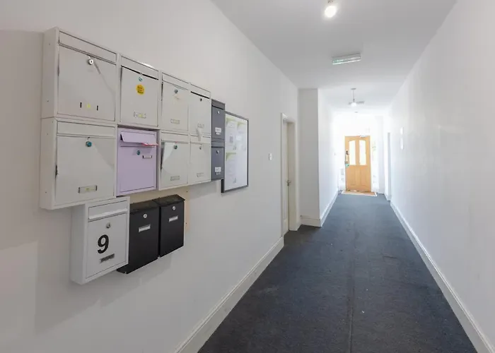 Charming 2-bed In M16 아파트