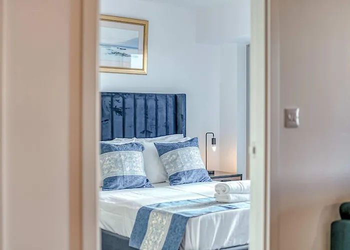 1-br Flat In Eccles - 1 Minute Walk To Train & Tram Station - Sleeps 3 Апартаменты Манчестер