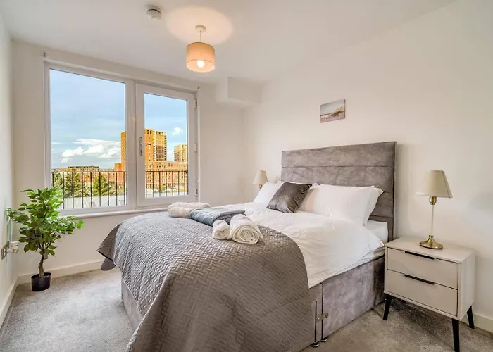 2-bed Modern Salford - Near Centre *