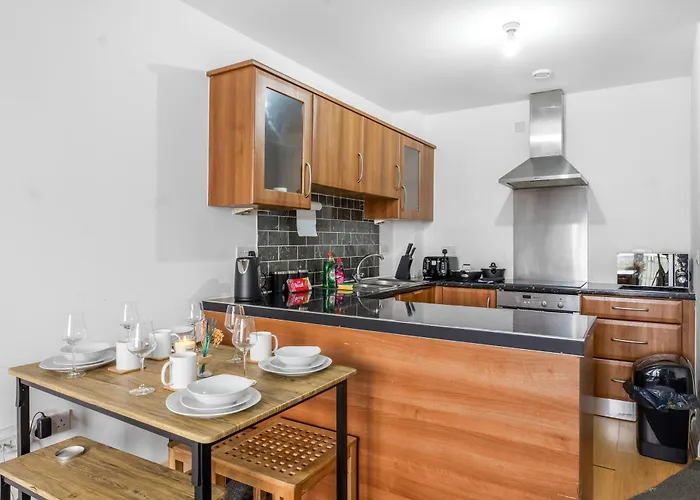 Center Base Spacious With Secure Parking *