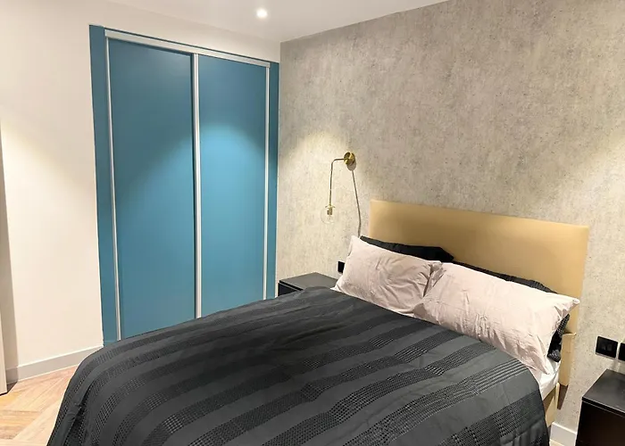 Modern 2br In Piccadilly