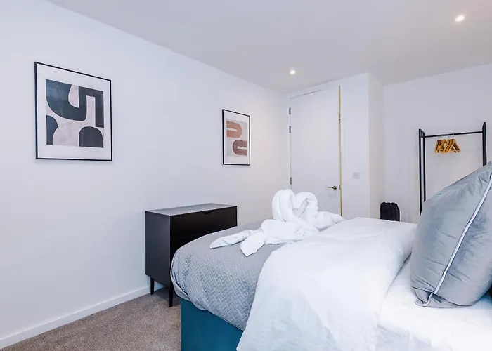 Lägenhet Stylish 1br Near Centre, Salford