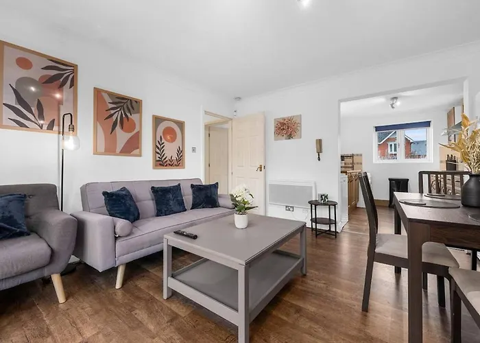 Modern 2 Bed Apartment, Salford Quays, Parking *