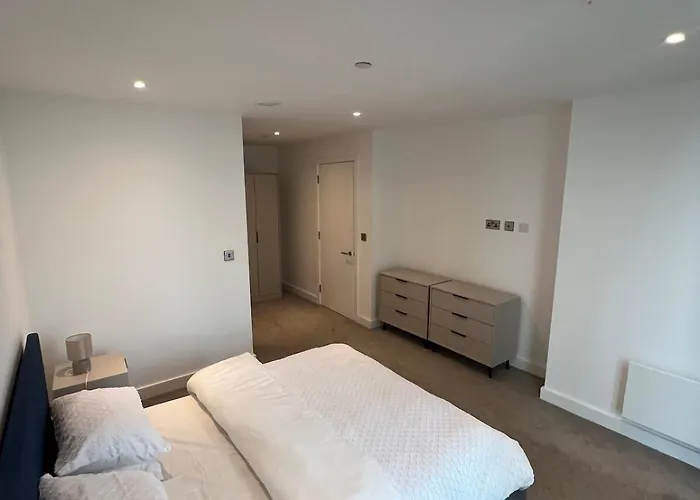 Lux Deansgate Multi Story * Манчестер