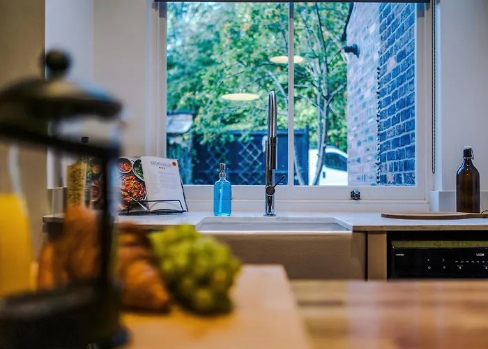 Perfect Getaway At Smedley House Manchester