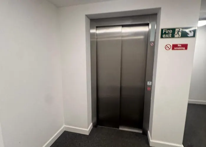 Ideally Located Didsbury Chorlton Gated Parking - Pass The Keys