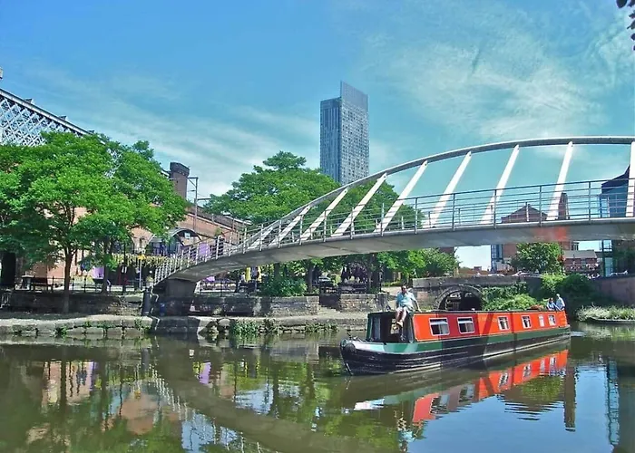 Boutique Centre Apartment, Balcony, Parking *