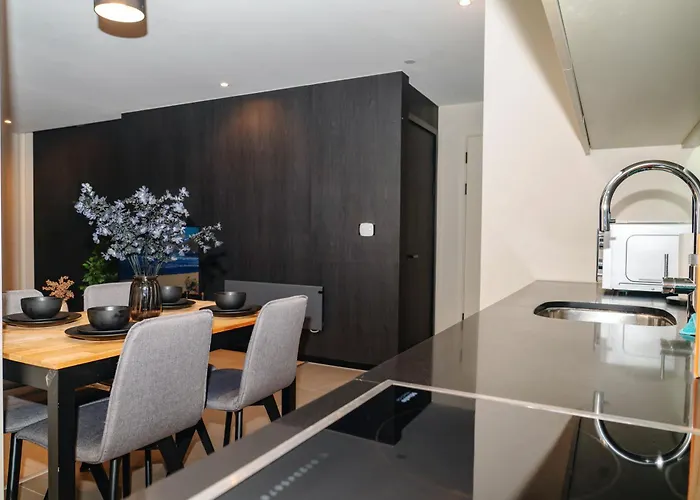 Апартаменты Stylish 2bed Balcony & View Centre *