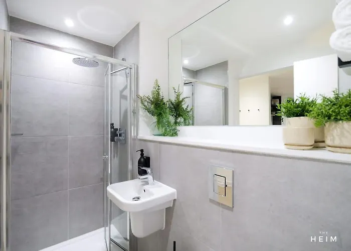 Juniper At The Heim * Manchester