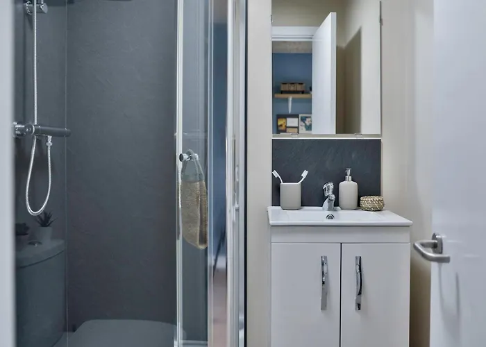 For Students Only - Ladybarn House In Manchester