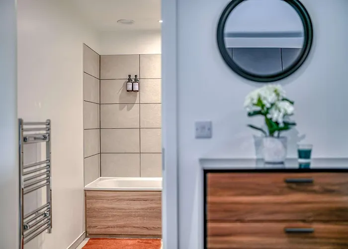 1-br Flat In Eccles - 1 Minute Walk To Train & Tram Station - Sleeps 3 Apartamento *