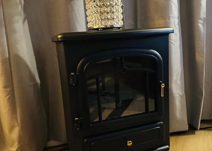 Daire Luxury 2-bed Apartment,office With Built-in Tv King Bed, Private Entrance And Free Parking *