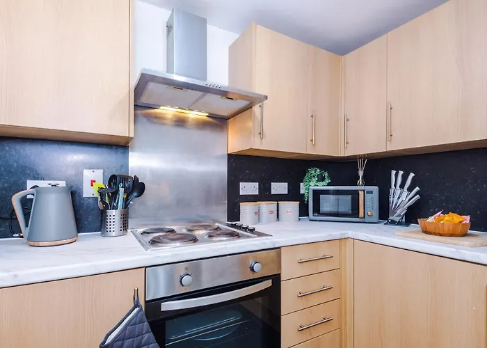 Salford Serenity Suite - Modern & Stylish 2-Br For 6 - Balcony Views & Parking By Parydise Properties Appartamento