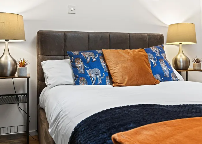 Rooftops View, Northern Quarter, Balcony Apartment