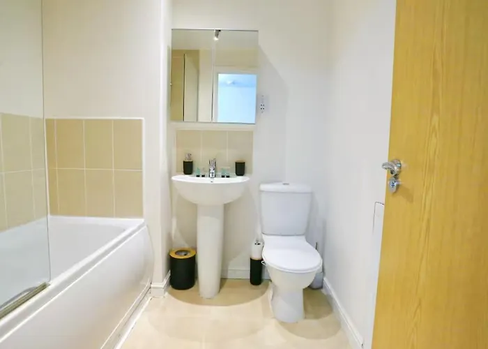 Modern Two-bedroom House Close To Centre Apartment