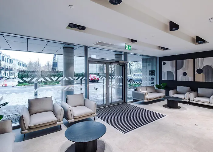 Stylish 1br Near Centre, Salford アパート