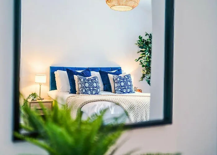 Апартаменты 2bdr Droylsden House In With Wparking *