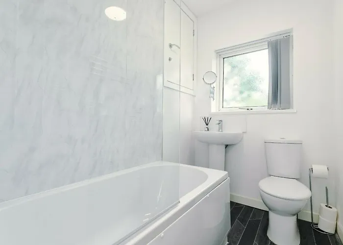 2bdr Droylsden House In With Wparking Апартаменты Манчестер