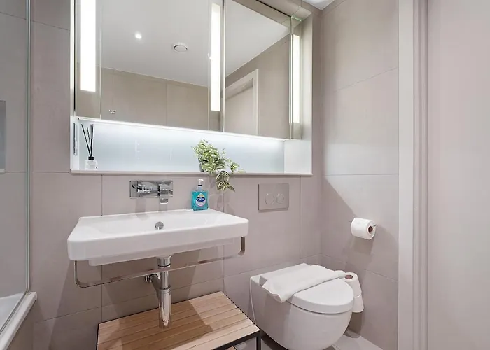 Stylish & Spacious 2 Bedroom 2 Bathroom *