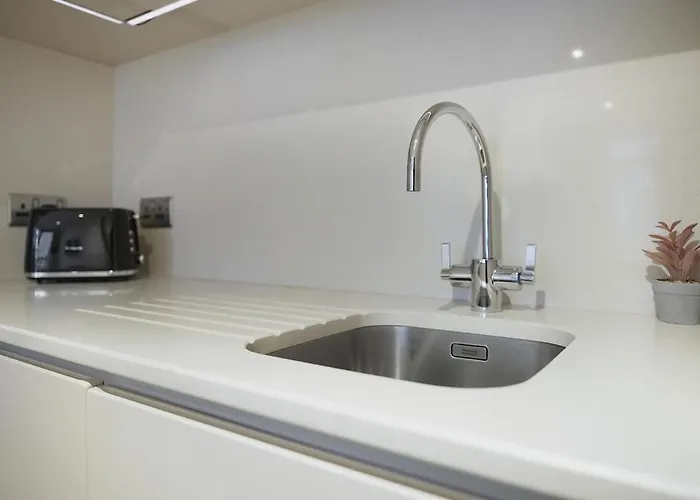 Tranquil & Modern One Bedroom *