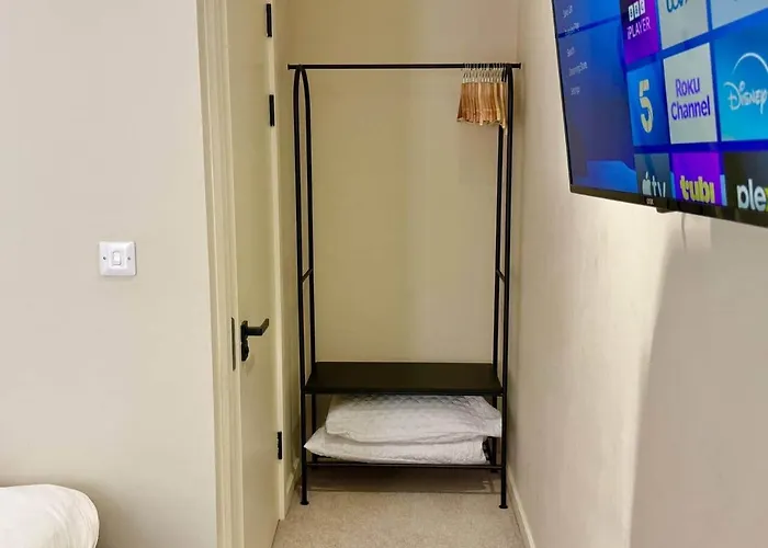 Boutique Centre Apartment, Balcony, Parking *